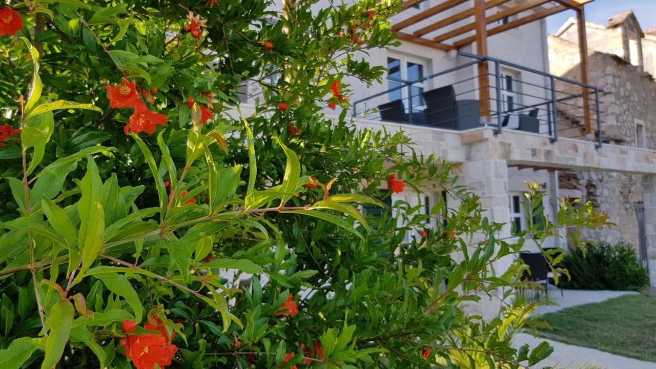 Apartments Lolita Bol Exterior foto
